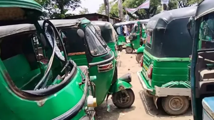 স্ট্যান্ড দখল ও যাত্রী তোলা নিয়ে দুই পক্ষের সংঘর্ষ, আহত ১০-১২