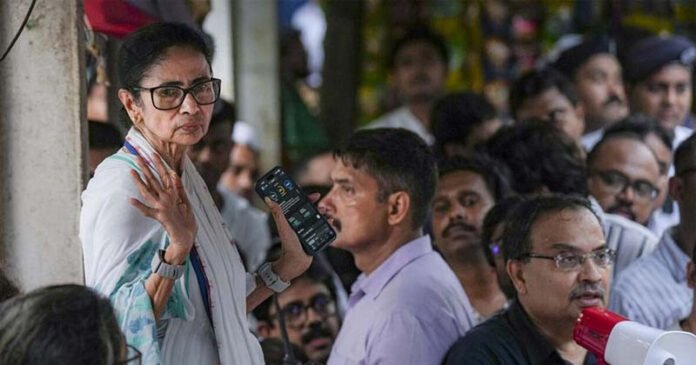 তৃণমূলের সব সাংগঠনিক কমিটি ভেঙে দিলেন মমতা