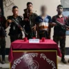 কুষ্টিয়া সীমান্তে ৩টি ককটেলসহ আটক ১