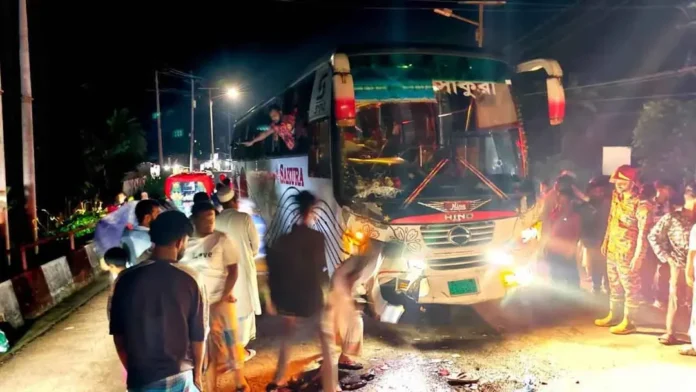 কলাপাড়ায় বাস ও ইজিবাইকের মুখোমুখি সংঘর্ষে নিহত ১, আহত ৮