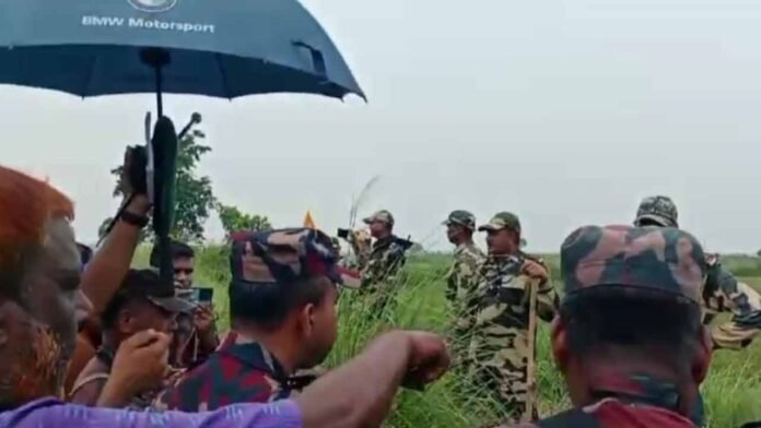 ভারতের পুশইন অব্যাহত, পতাকা বৈঠকেও মেলেনি সমাধান