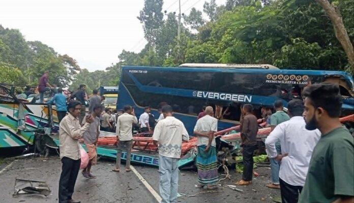 কক্সবাজারে দুই বাসের মুখোমুখি সংঘর্ষে শিশু নিহত, আহত অন্তত ৪০