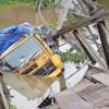 ট্রাকের চাপে সেতু ধস, পিরোজপুর-বরগুনা সড়ক যোগাযোগ বন্ধ