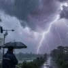 ঢাকাসহ দেশের বিভিন্ন অঞ্চলে ঝড়-বৃষ্টির আভাস