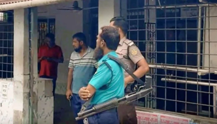 খুলনায় ফজরের নামাজ চলাকালে মসজিদে গুলি: ২ মুসল্লি আহত