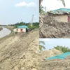 খুলনায় নদী খননের মাটিতে চাপা পড়ছে আশ্রয়ণ প্রকল্পের ঘর