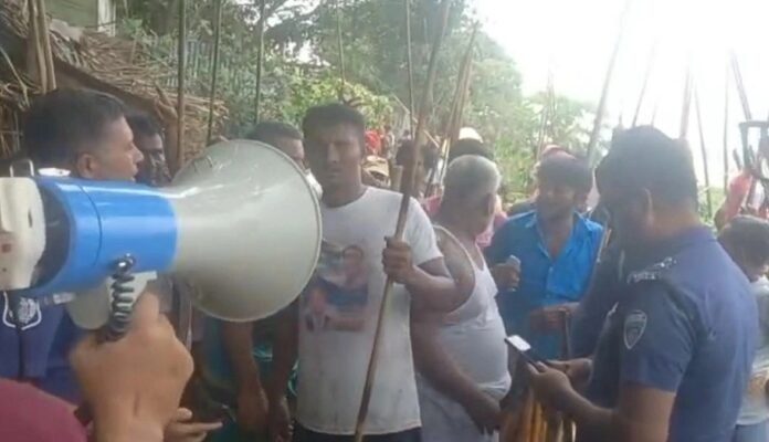 চর দখল নিয়ে টেঁটা যুদ্ধ, আহত অন্তত ৪০