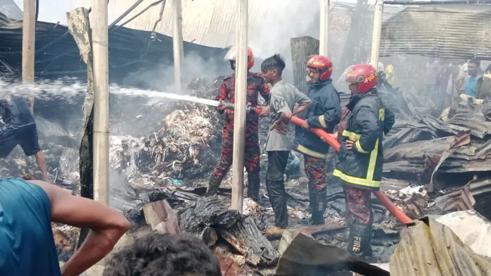 সৈয়দপুরে তুলার দোকানে অগ্নিকাণ্ড, চার ইউনিটের চেষ্টায় নিয়ন্ত্রণে