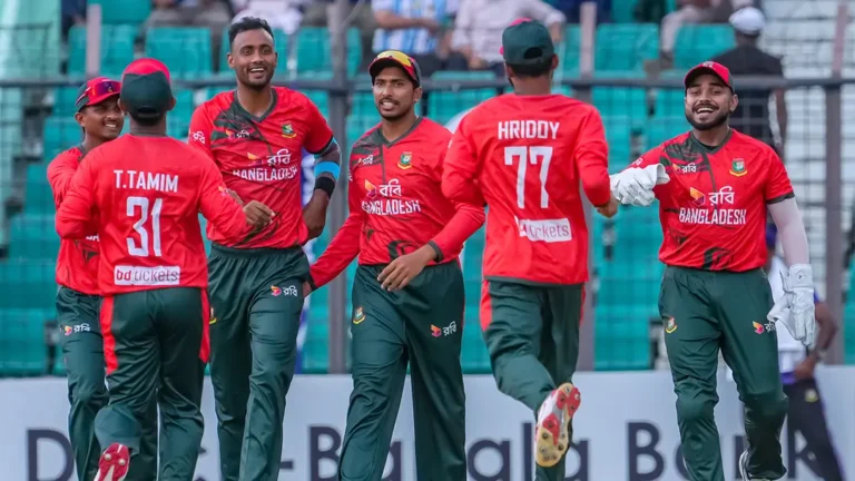 ব্যাটিং বিপর্যয়ে প্রথম টি-টোয়েন্টিতে অস্ট্রেলিয়ার কাছে হারল বাংলাদেশ