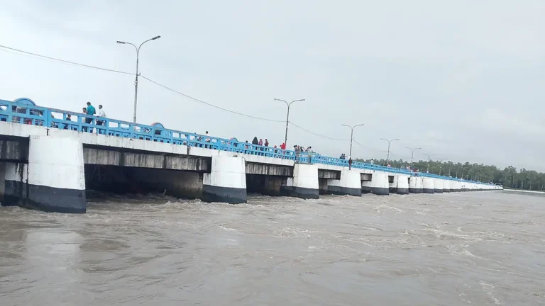 উজানের ঢলে বাড়ছে তিস্তার পানি