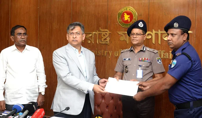 বেনজীরকে দেশে ফিরিয়ে আনার প্রক্রিয়া দ্রুত এগিয়ে চলছে: স্বরাষ্ট্রমন্ত্রী