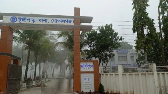 গোপালগঞ্জে প্রধান শিক্ষকের ঝুলন্ত মরদেহ উদ্ধার