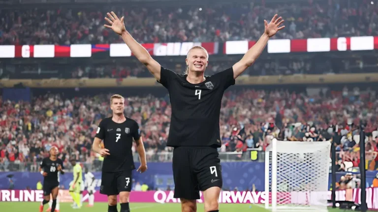 জোড়া গোলে ২৮ বছর পর বিশ্বকাপে ফেরা নরওয়েকে নকআউটে তুললেন হালান্ড