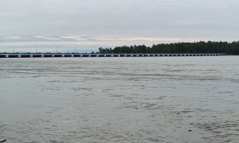উজানের ঢলে তিস্তার পানি বিপদসীমার ওপরে, লালমনিরহাটে বন্যার শঙ্কা