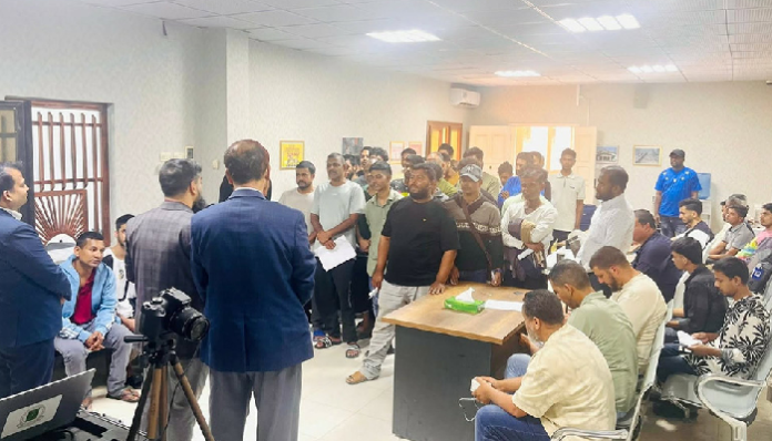 লিবিয়া থেকে দেশে ফিরছেন ১৭০ বাংলাদেশি