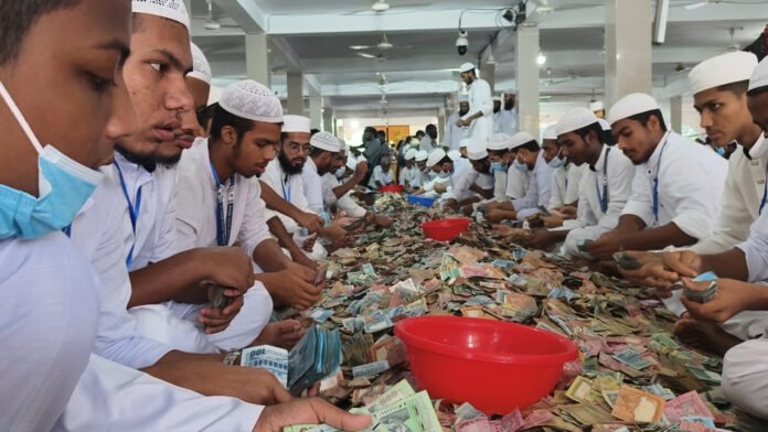 পাগলা মসজিদের দানবাক্সে ৬ মাসে রেকর্ড ৪৩ বস্তা টাকা, চলছে গণনা