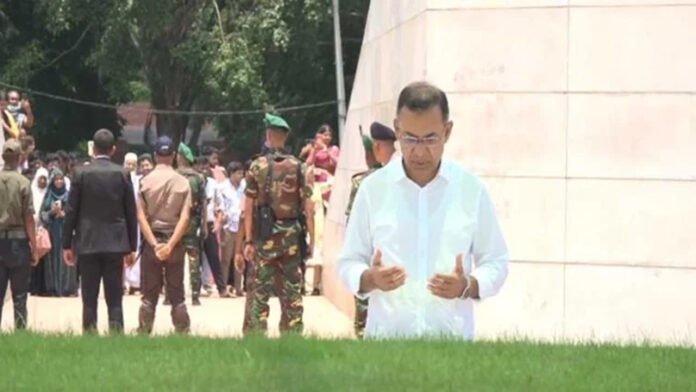মালয়েশিয়া ও চীন সফর শেষে দেশে ফিরে পিতা ও মাতার কবর জিয়ারত করেছেন প্রধানমন্ত্রী