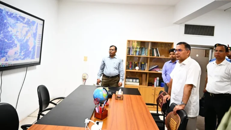 মহাকাশ গবেষণা প্রতিষ্ঠান স্পারসো আকস্মিক পরিদর্শনে প্রধানমন্ত্রী