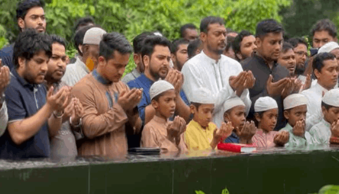 জুলাই শহীদদের কবর জিয়ারত করলেন এনসিপির নেতারা
