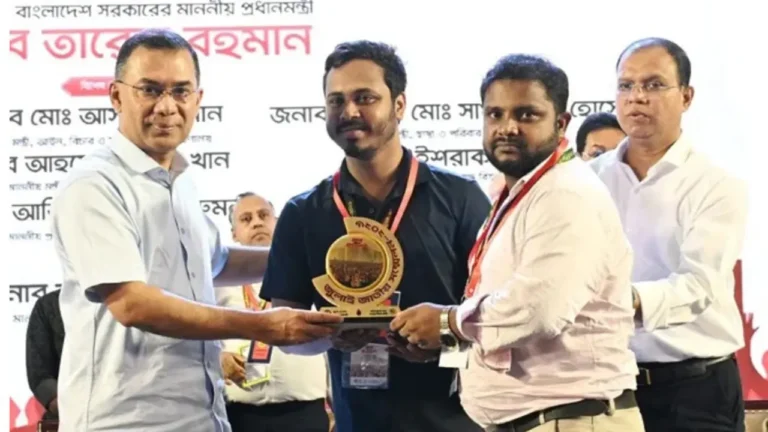 জুলাই স্মৃতি স্মারক তুলে দিলেন প্রধানমন্ত্রী