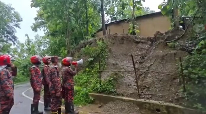 নাইক্ষ্যংছড়িতে পাহাড়ের পাদদেশে ঝুঁকিপূর্ণ বসবাসকারীদের সরে যেতে মাইকিং