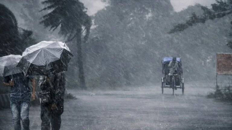 রাত ১টার মধ্যে ১২ জেলায় বজ্রবৃষ্টিসহ ঝড়ের পূর্বাভাস