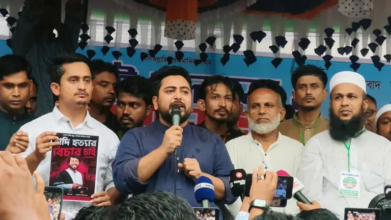 এক দলকে সরিয়ে আরেক দলের লুটপাটের জন্য ছাত্র-জনতা রক্ত দেয় নাই: নাহিদ ইসলাম
