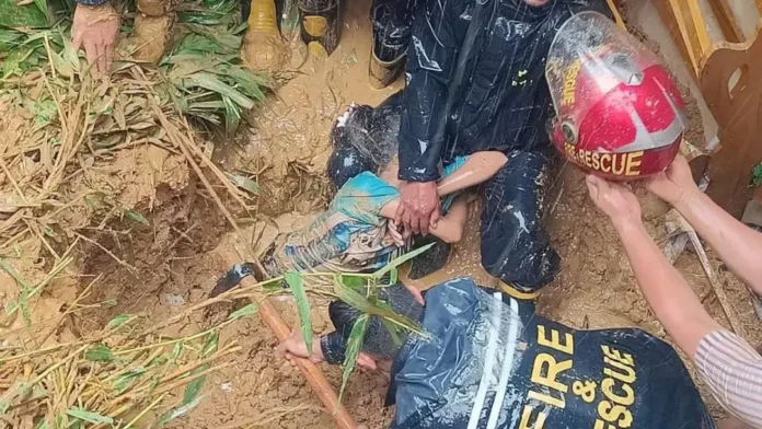 চট্টগ্রামে পাহাড়ধসে মাটিচাপায় কিশোরীর মৃত্যু