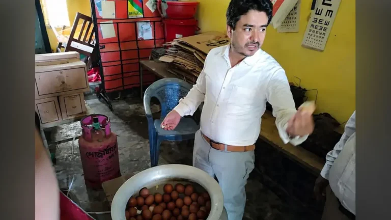 প্রাথমিকের শিক্ষার্থীদের খাবার পরিদর্শনে গিয়ে পচা ডিম পেলেন ইউএনও