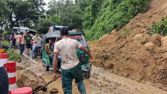 রাঙামাটিতে ১২৬ স্থানে পাহাড়ধস, ব্যবসায়ী নিখোঁজ-বৃদ্ধের মরদেহ উদ্ধার