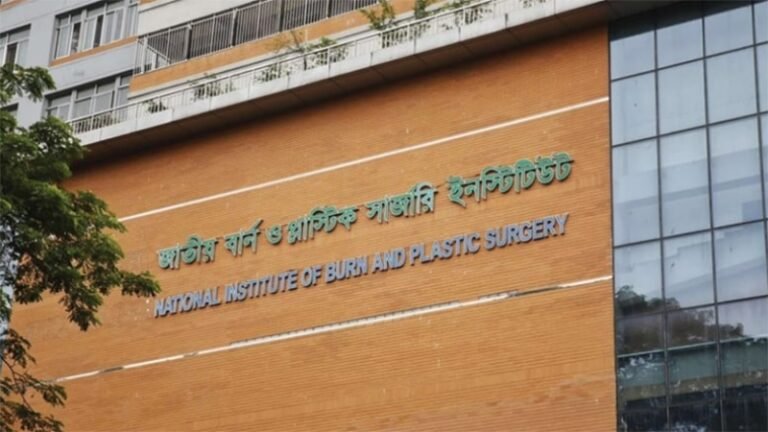 কেরানীগঞ্জে গ্যাস লাইন বিস্ফোরণে ৩ শ্রমিক দগ্ধ