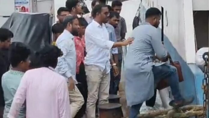এমপি হান্নান মাসউদের জন্য মাঝনদী থেকে ফিরে এলো ফেরি