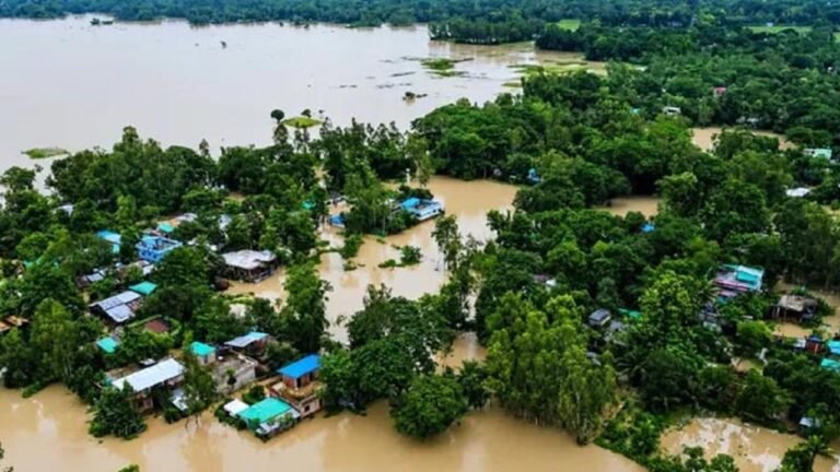 বন্যাকবলিত চট্টগ্রামে কিছু এলাকা এখনও বিদ্যুৎ বিচ্ছিন্ন!