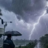 দেশের ১৯ অঞ্চলে ঝোড়ো হাওয়া ও বজ্রবৃষ্টির সতর্কতা