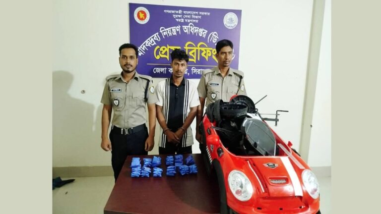 সিরাজগঞ্জে খেলনা গাড়ি থেকে ১২ হাজার ইয়াবা উদ্ধার, আটক ১