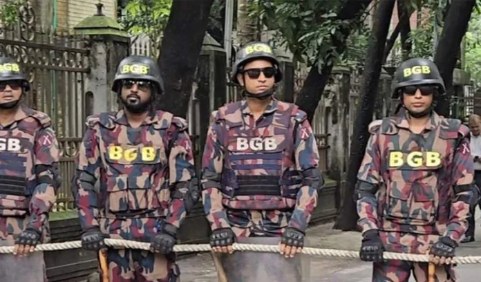 নিরাপত্তা জোরদারে ঢাবিতে বিজিবি মোতায়েন