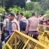 শিক্ষা মন্ত্রণালয় ঘেরাও কর্মসূচি: সচিবালয় অভিমুখী সড়কে পুলিশের ব্যারিকেড