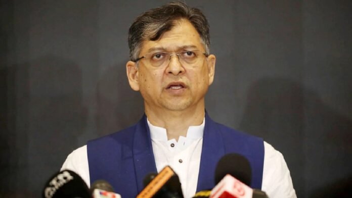 শেখ হাসিনার আত্মসমর্পণের সুযোগ নেই: স্বরাষ্ট্রমন্ত্রী