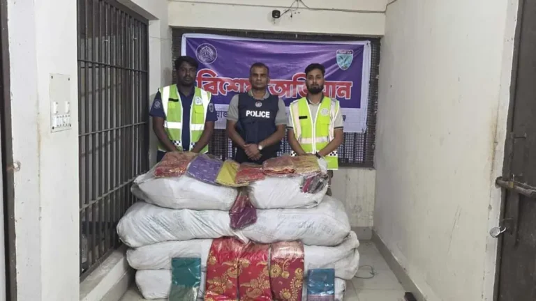 সুনামগঞ্জে অর্ধ কোটি টাকার ভারতীয় শাড়ি উদ্ধার