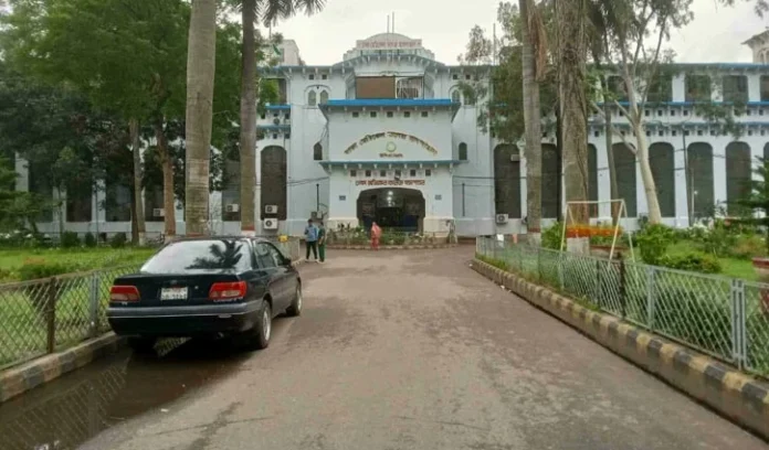 ডেমরা পুলিশ লাইন্স থেকে কনস্টেবলের ঝুলন্ত মরদেহ উদ্ধার