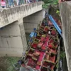 মানিকগঞ্জে নিয়ন্ত্রণ হারিয়ে খাদে বাস, নিহত ১