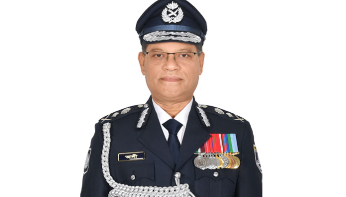 থাইল্যান্ডের উদ্দেশে ঢাকা ছাড়লেন আইজিপি
