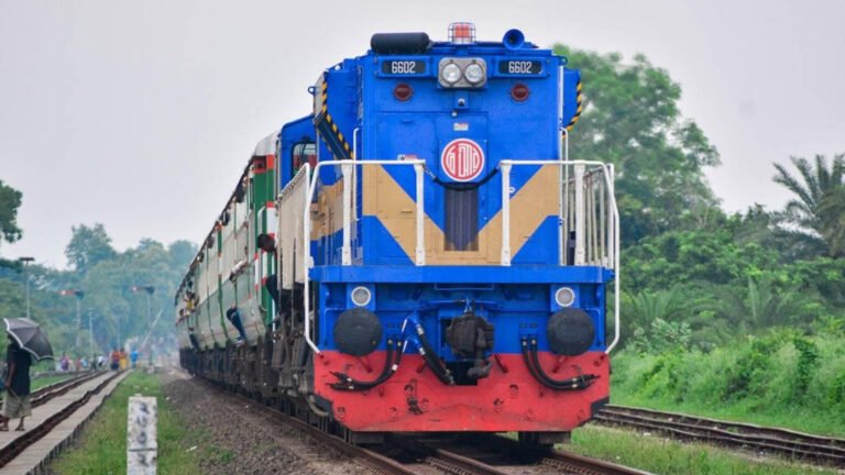 বন্যায় ৫ দিন ট্রেন বন্ধ: ৮৮ লাখ টাকার টিকিট ফেরত দিল রেলওয়ে