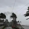 ঝোড়ো হাওয়া-বজ্রবৃষ্টির আশঙ্কা, ১৭ অঞ্চলের নদীবন্দরে সতর্কতা