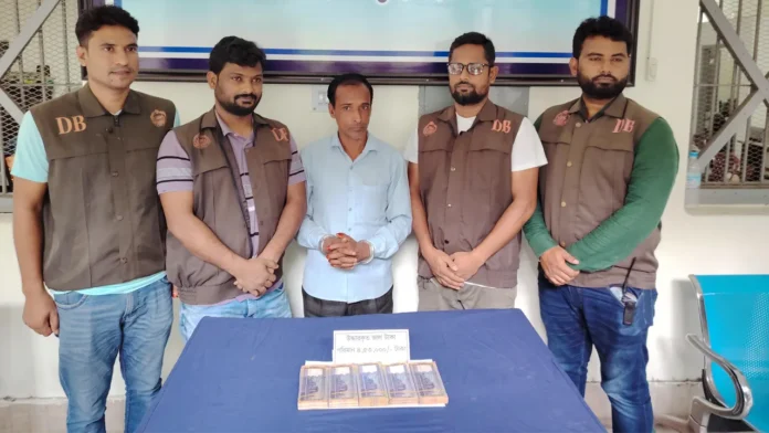 জাল টাকার মামলায় হাজিরা দিতে এসে ফের জাল টাকাসহ আটক