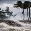 দেশের ১২ অঞ্চলে বজ্রবৃষ্টির আভাস, নদীবন্দরে সতর্কসংকেত
