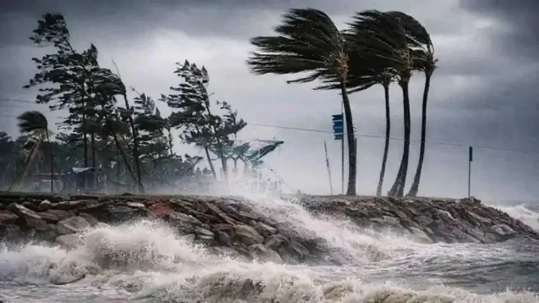 দেশের ১২ অঞ্চলে বজ্রবৃষ্টির আভাস, নদীবন্দরে সতর্কসংকেত