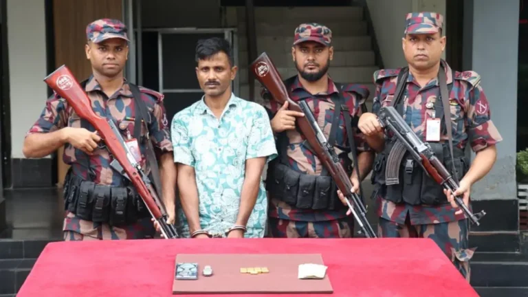 শরীরে বিশেষ কায়দায় লুকানো ছিল দেড় কোটি টাকার স্বর্ণের বার