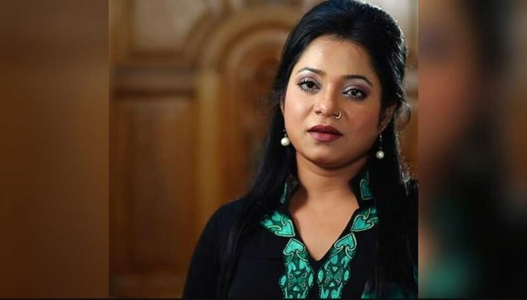 অনেক মানুষের কাছ থেকে কষ্ট পেয়েছি: ডলি সায়ন্তনী