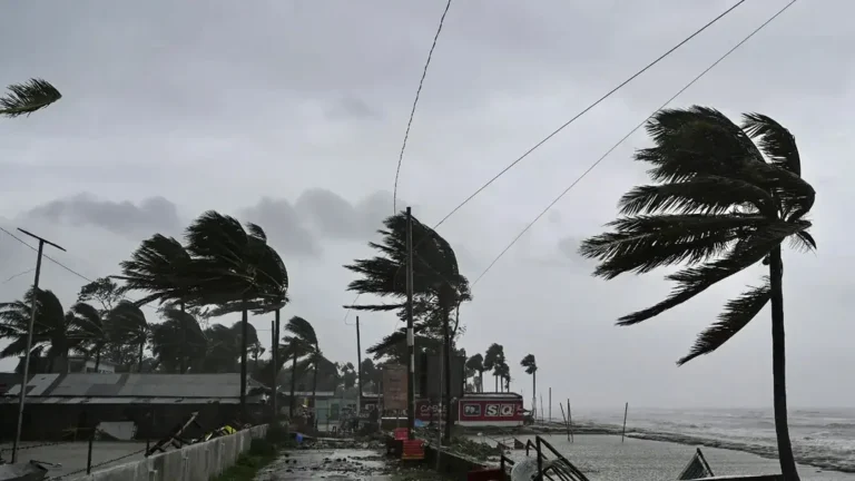 দেশের ৯ অঞ্চলের নদীবন্দরে ১ নম্বর সতর্ক সংকেত